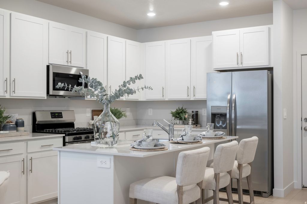 Photo of 1664 W VIOLA LN #3028, Saratoga Springs, UT 84045 (MLS # 2155943)