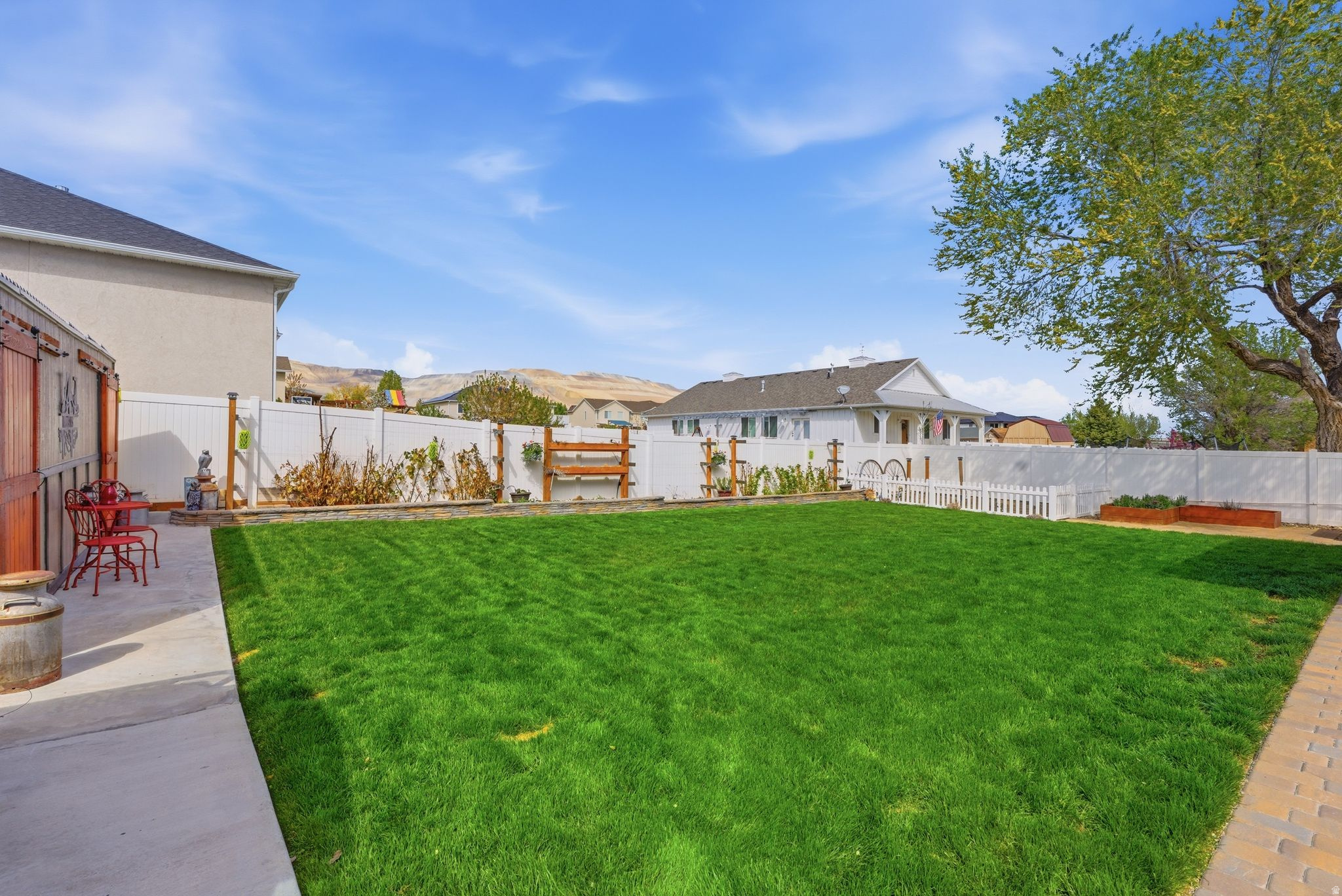 SUNSET POINTE - Residential