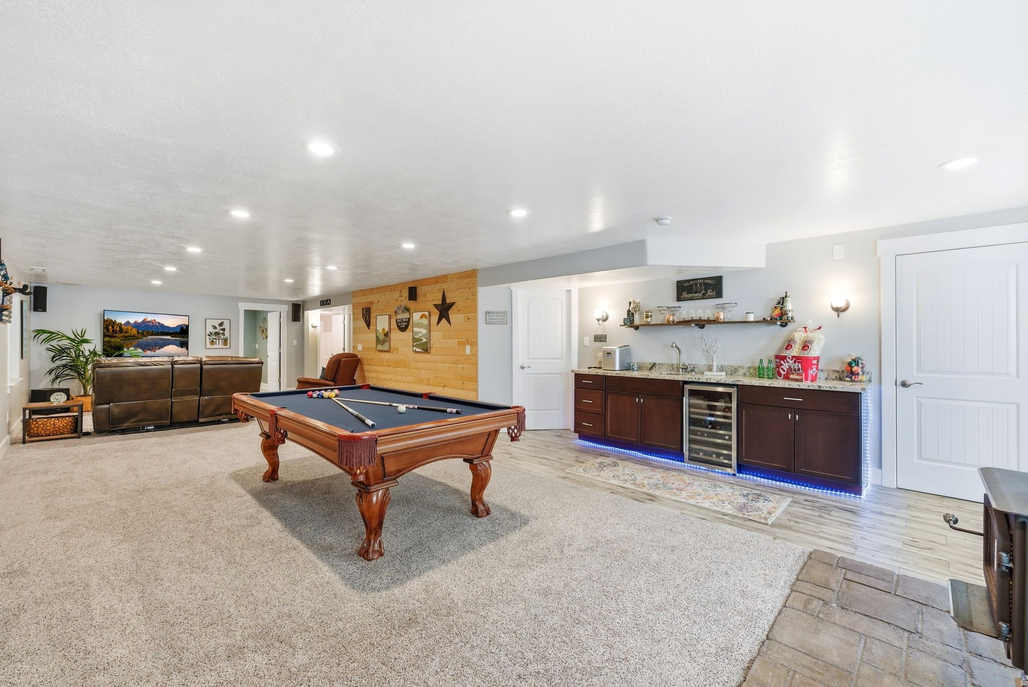 SUNSET POINTE - Residential