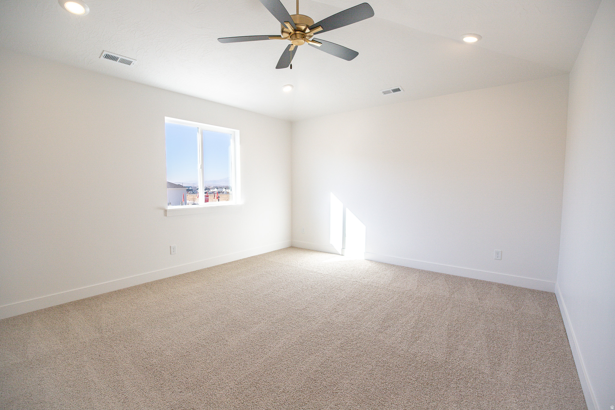 SALEM FIELDS - Residential