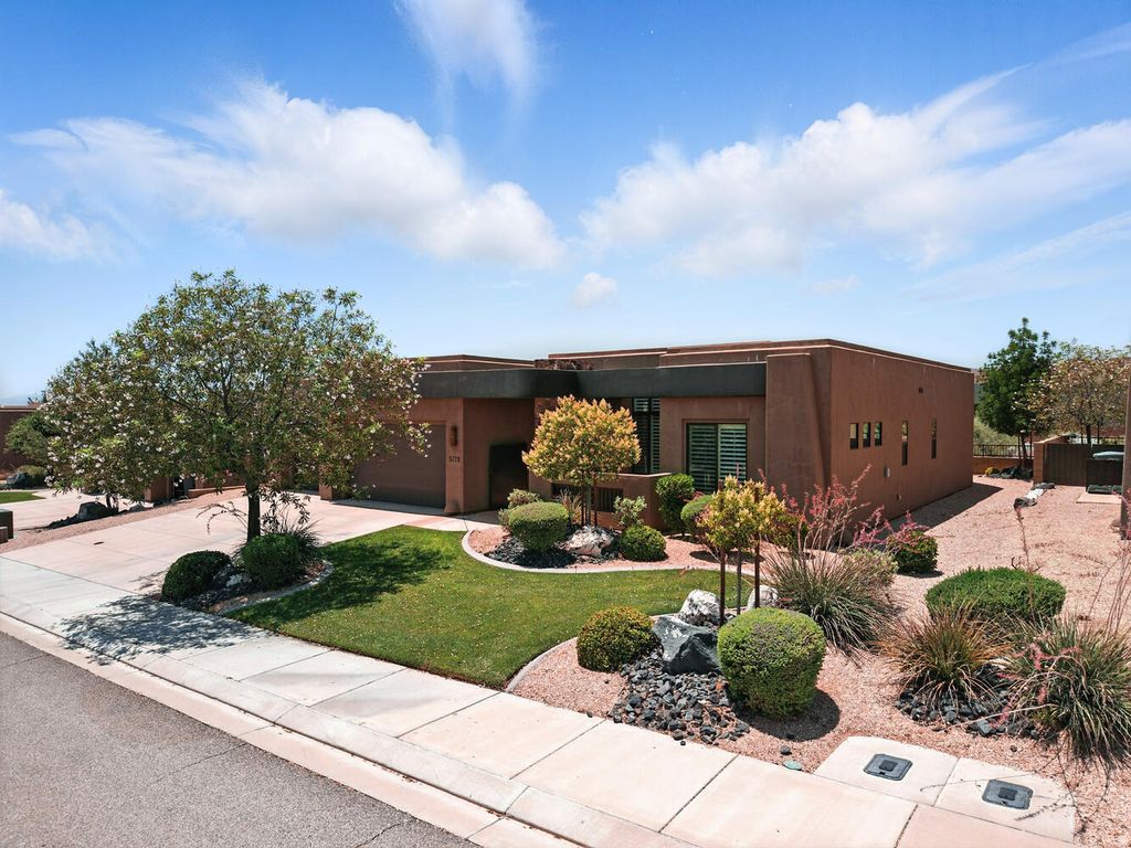 Photo of 5279 N NORTHGATE PEAKS DR, Saint George, UT 84770 (MLS # 2136574)