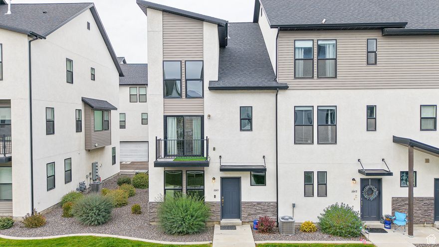 Be sure to check out the 3D tour. This stunning end-unit townhome shows like a 10 and is perfectly situated on the north end of Payson and right on the Salem/Payson border. Enjoy modern finishes throughout, including low-profile carpet, LVP flooring, and 9-foot ceilings on all three levels. The upgraded kitchen features white 42" soft-close cabinets, granite countertops, and a balcony just off the dining area-ideal for relaxing. Additional highlights include upgraded recessed lighting, abundant windows that fill the home with natural light, two spacious family rooms, vaulted ceilings, roller shades, and a water softener. The master suite offers a generous walk-in closet and a peaceful retreat. Conveniently located near freeway access, shopping, and dining, and within the highly sought-after boundaries of Salem schools. Best of all, this property is not located in a PID.