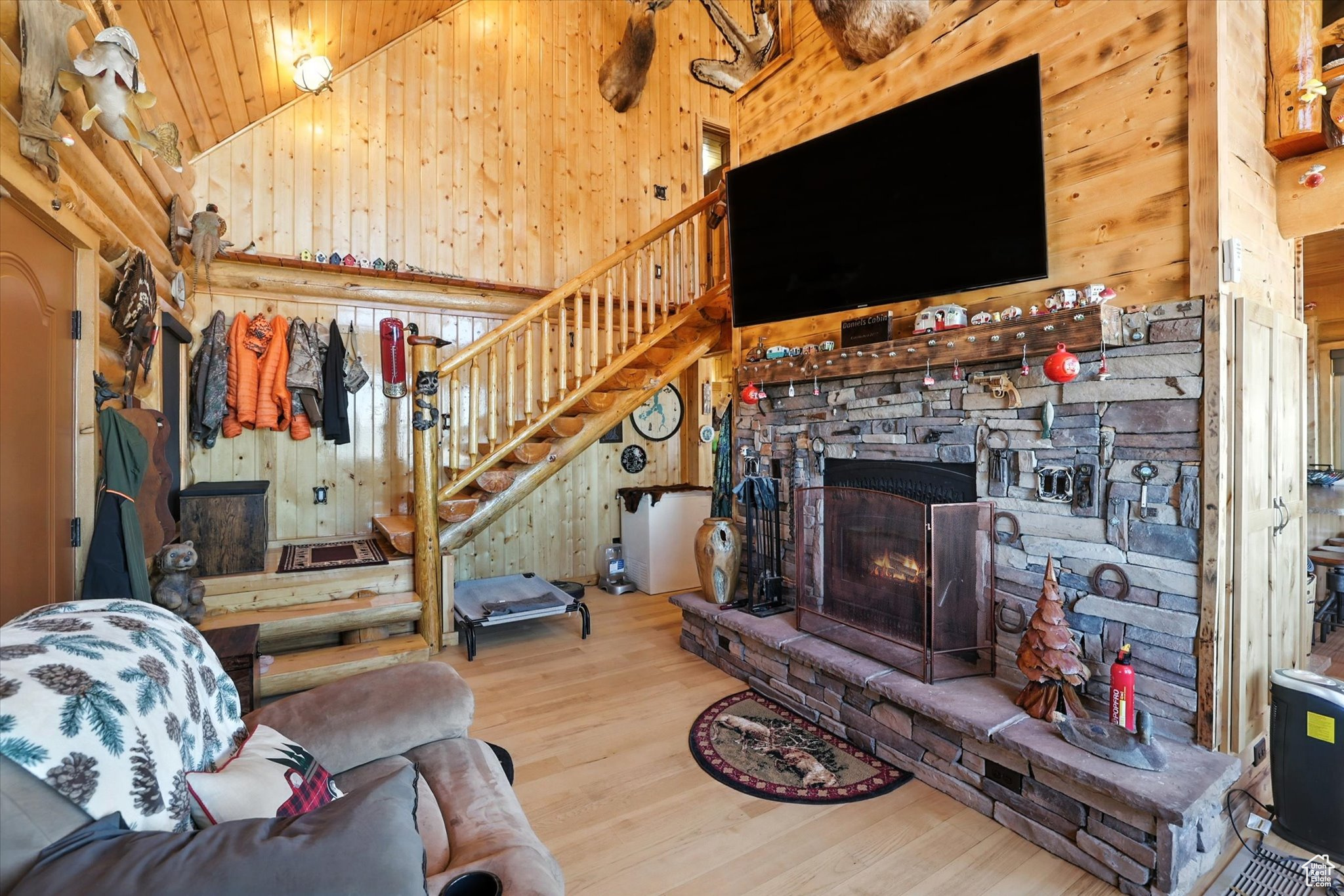 42 THE HIDEOUT AT SCARE CANYON