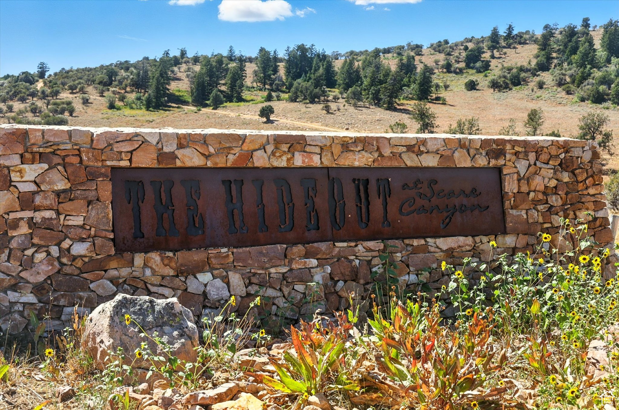 42 THE HIDEOUT AT SCARE CANYON