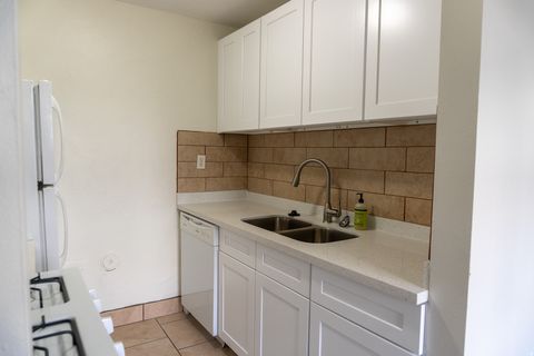 Tiny photo for 450 E CREEKSIDE CIR #B, Murray, UT 84107 (MLS # 2143038)