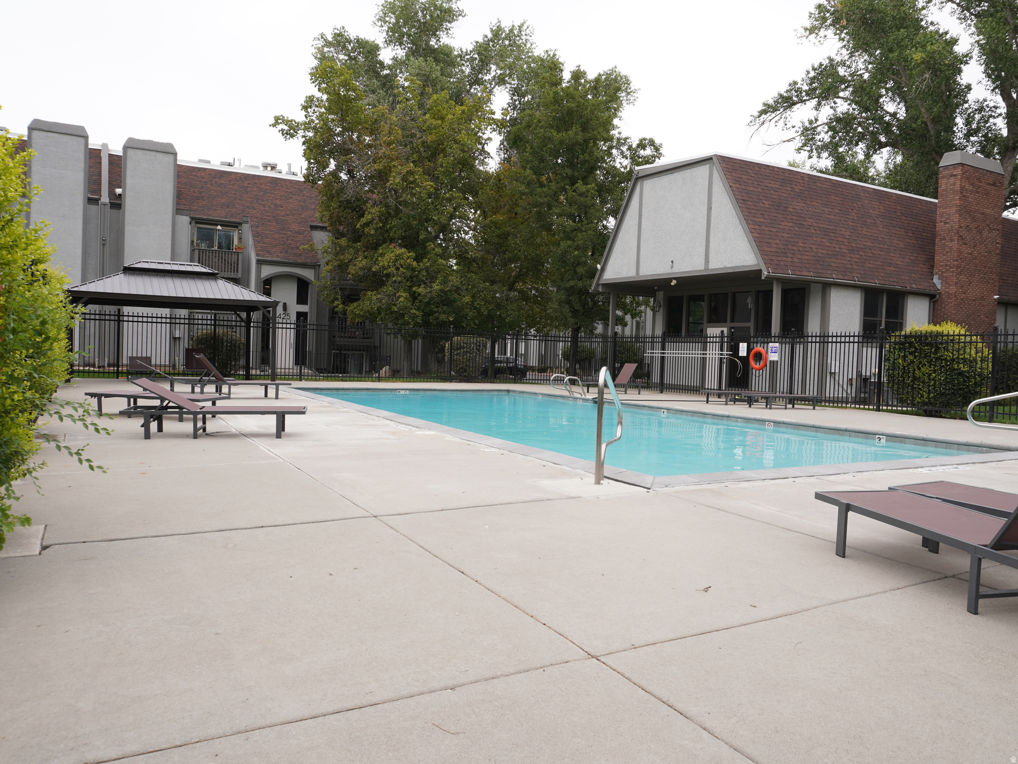 THE WILLOWBROOK CONDO - Residential