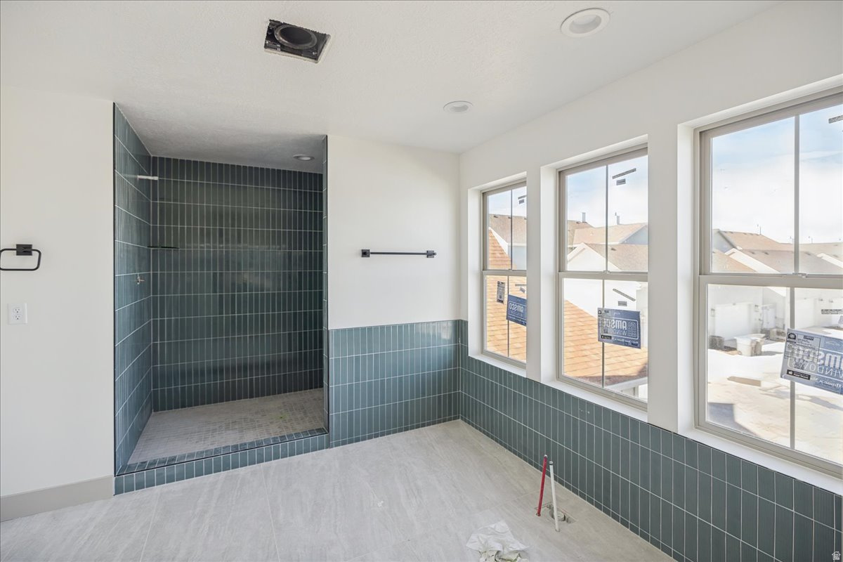 DAYBREAK - Residential