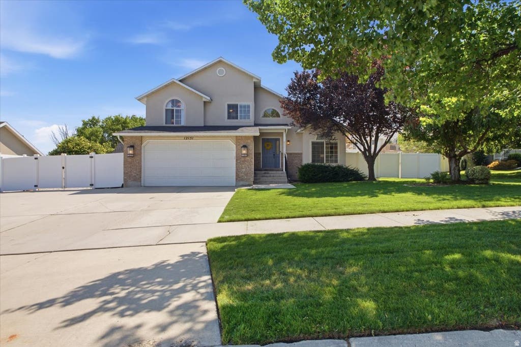 Photo of 12151 S ANDREW VIEW CIR, Draper, UT 84020 (MLS # 2176686)