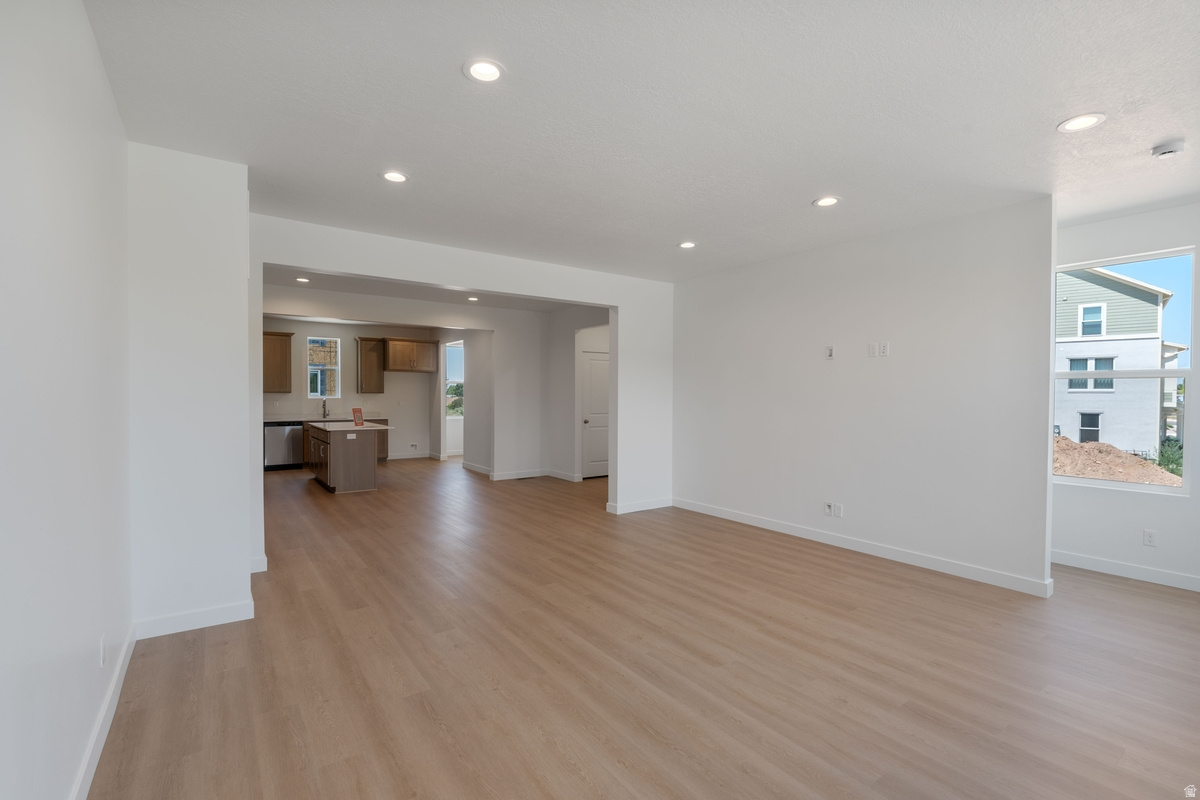 TRAILSIDE - Residential