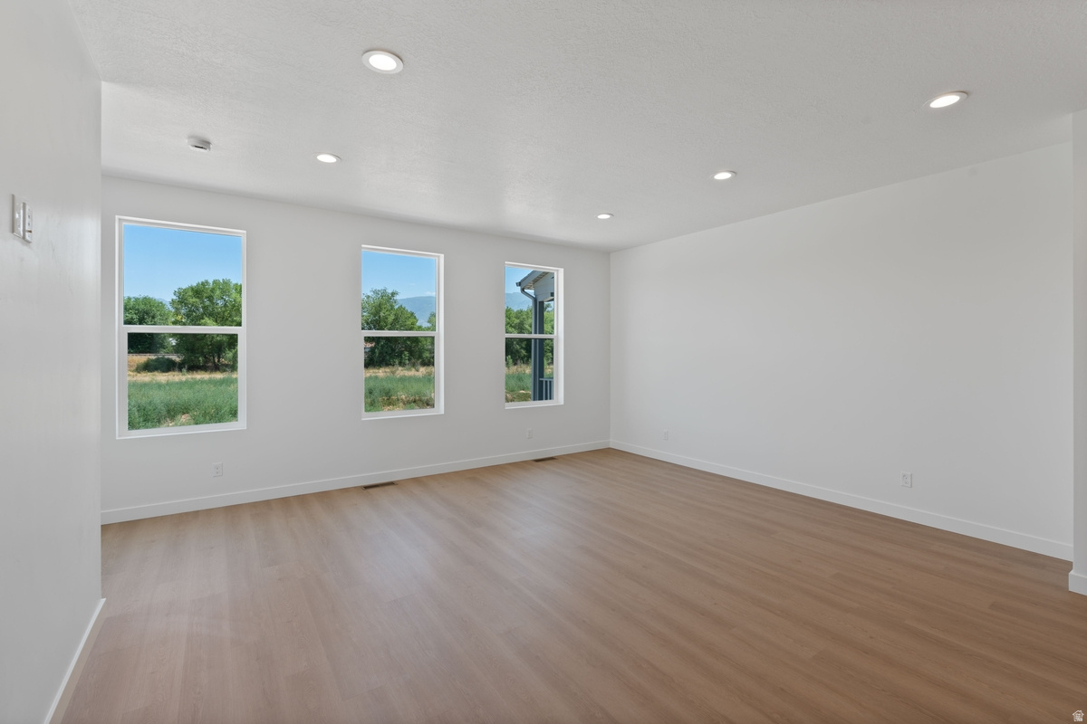 TRAILSIDE - Residential