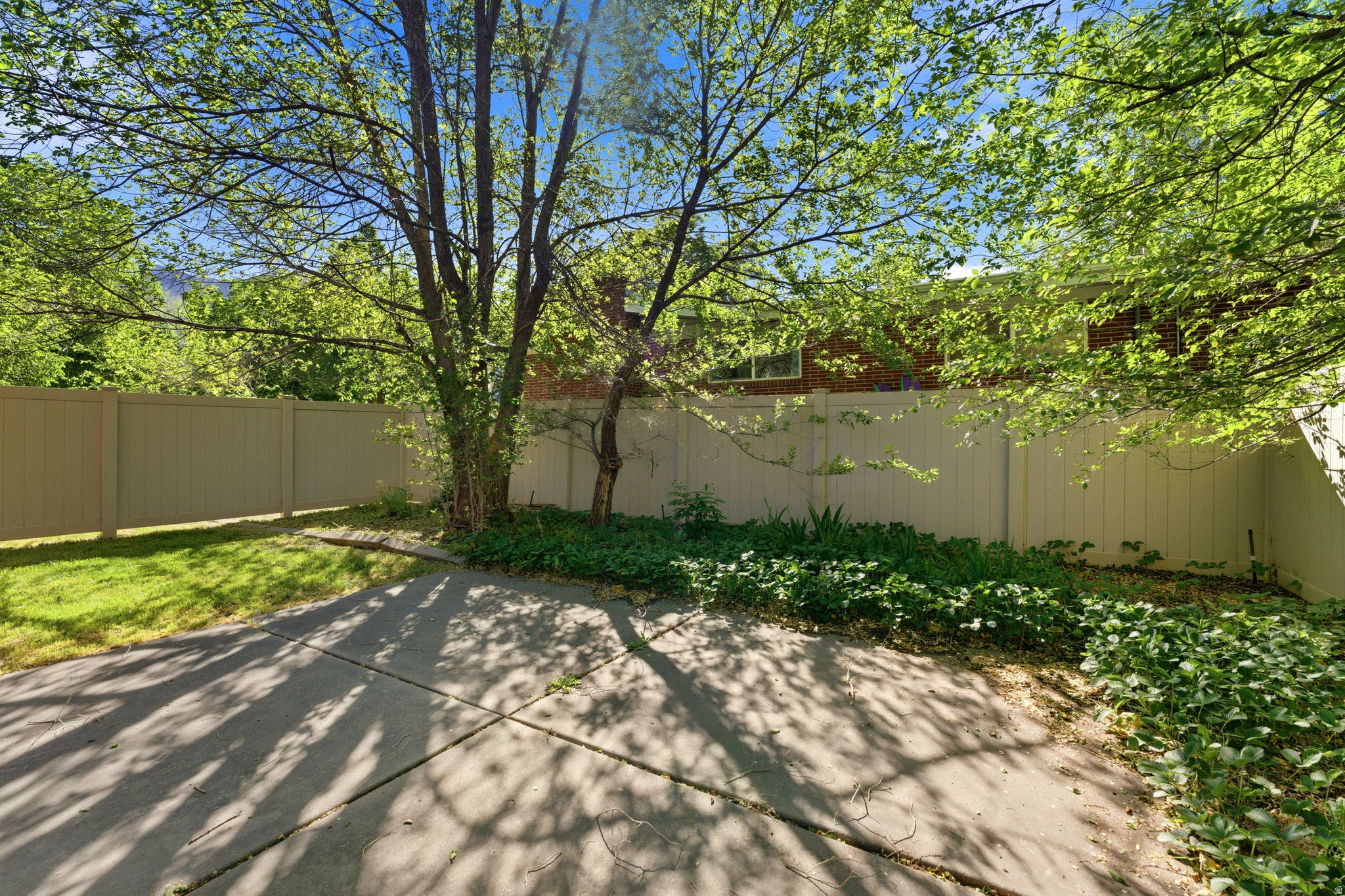BEVERLY HILLS - Residential Income