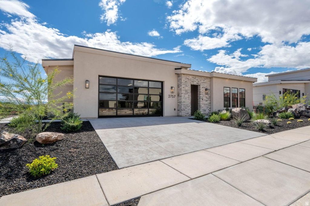 Photo of 2757 W LAVA VALLEY WAY, Santa Clara, UT 84765 (MLS # 2152727)