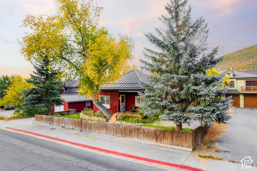 Photo of 1420 PARK AVE, Park City, UT 84060 (MLS # 2190899)
