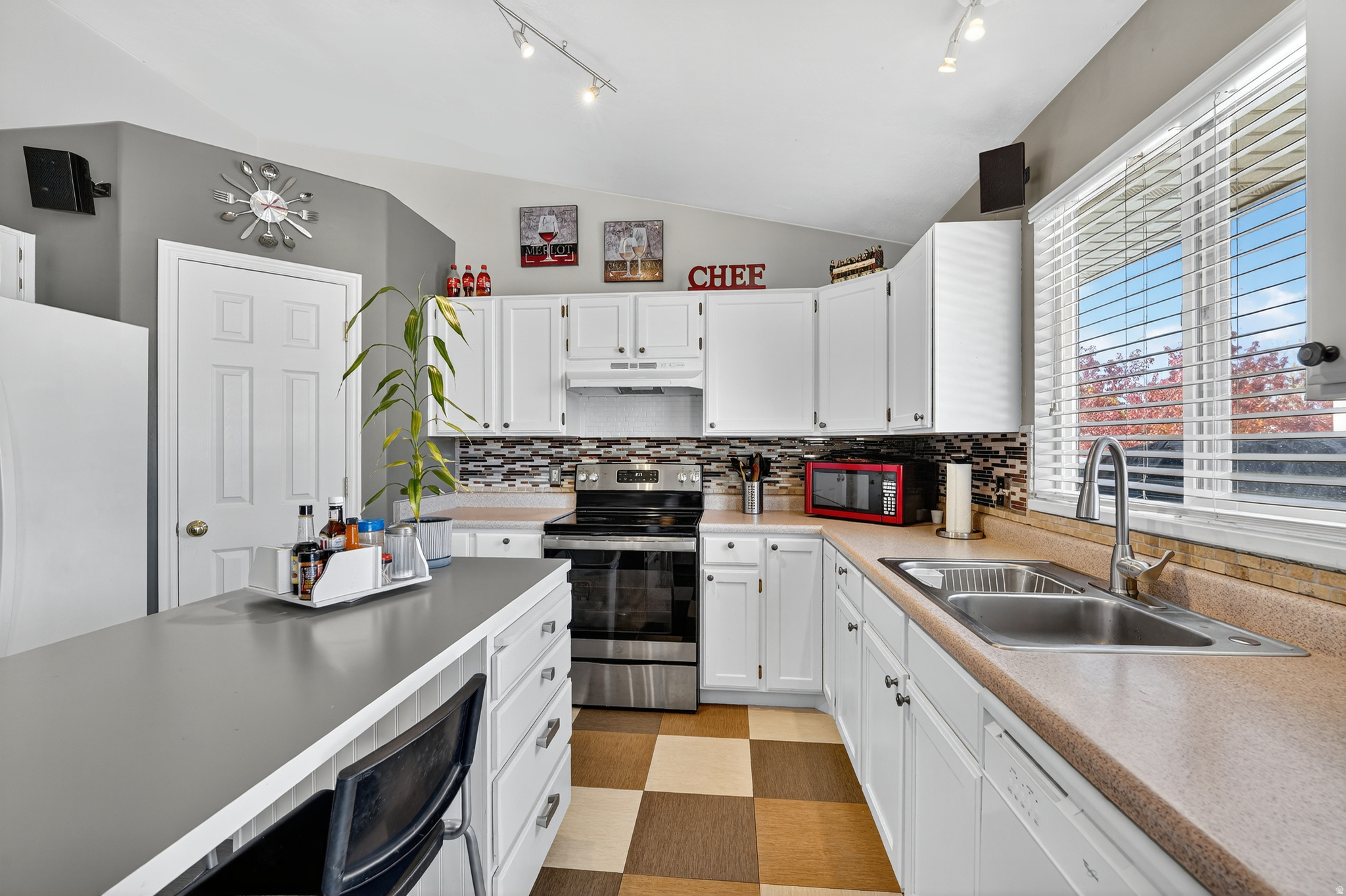 HUNTER VILLAGE - Residential