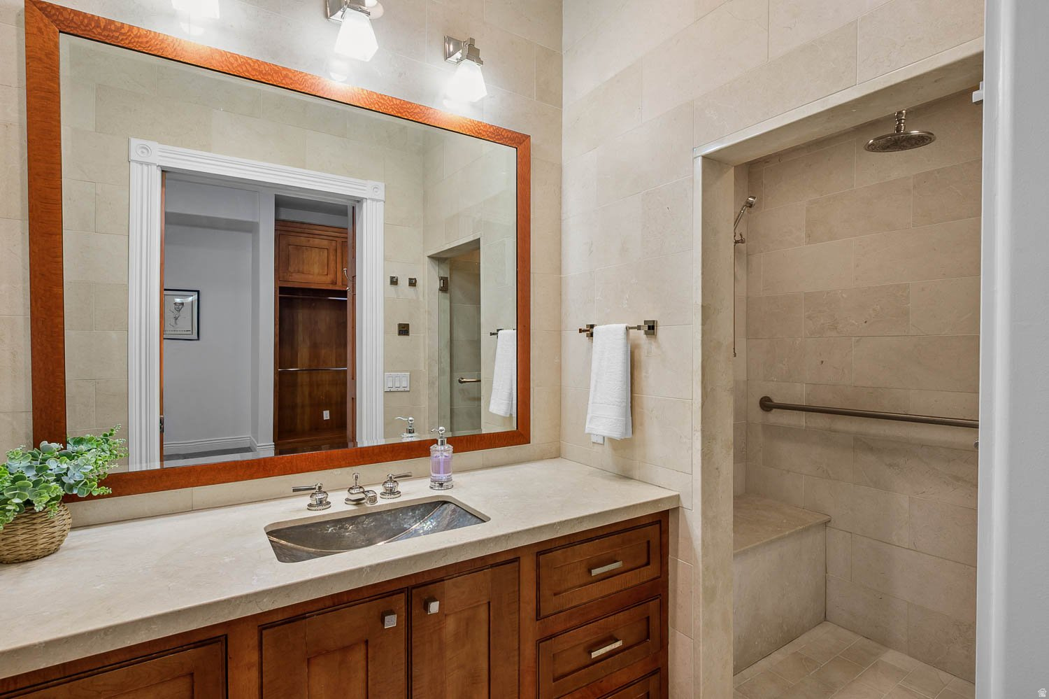 RALEIGH COURT - Residential