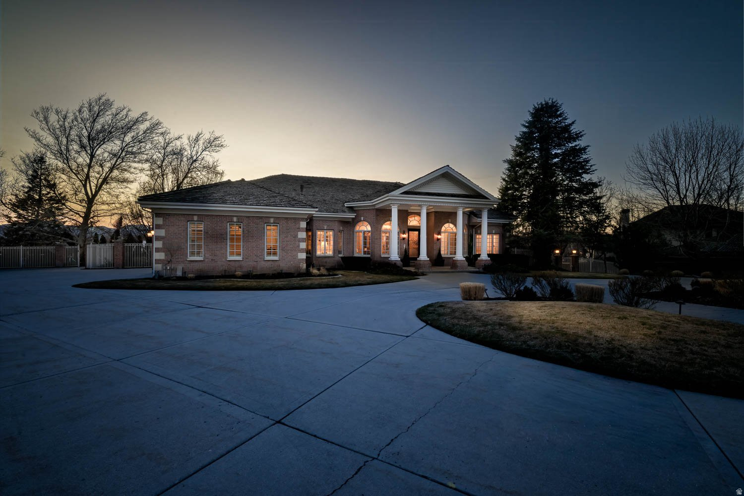 RALEIGH COURT - Residential