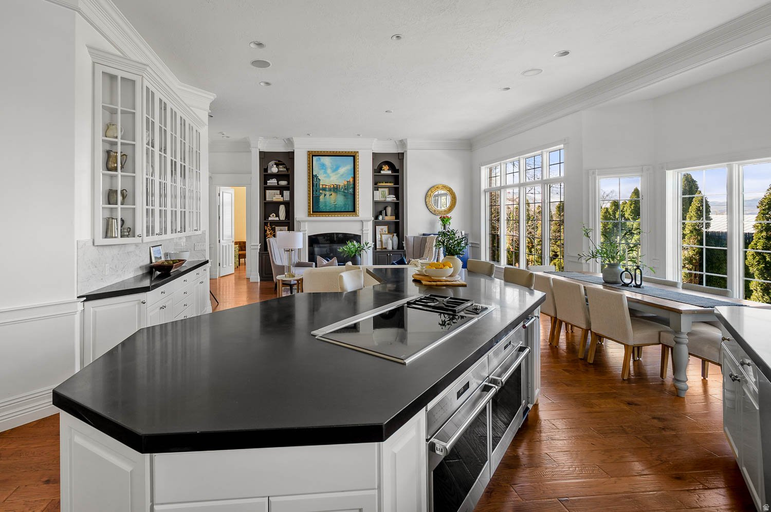 RALEIGH COURT - Residential