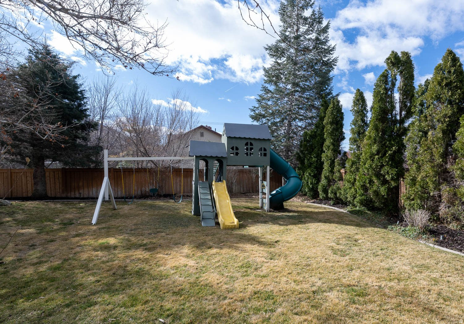 RALEIGH COURT - Residential