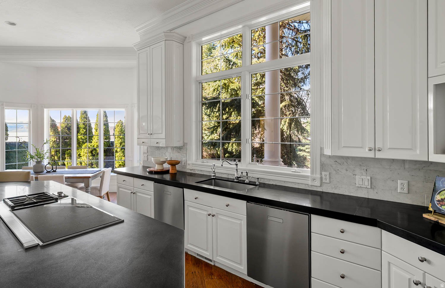 RALEIGH COURT - Residential