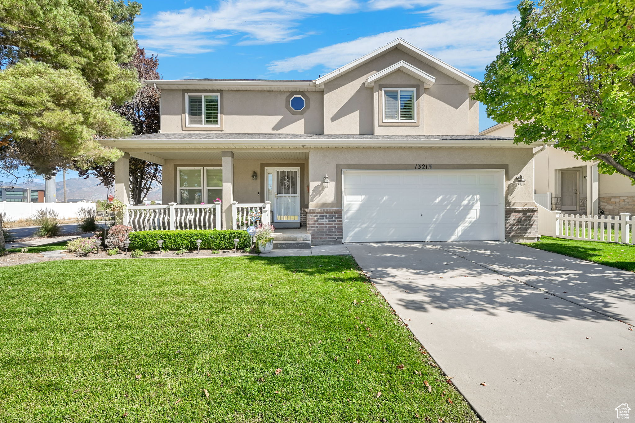 This Draper home has the space you've been looking for in a location you'll love! It features 4 large bedrooms, a roomy loft (great for an office, playroom, or extra hangout space), and a bright open floor plan that feels super welcoming. Enjoy the beautifully landscaped yard, ideal for relaxing, entertaining, or gardening. With easy access to schools, parks, shopping, and major commuter routes, this home truly has it all! Schedule your showing today!