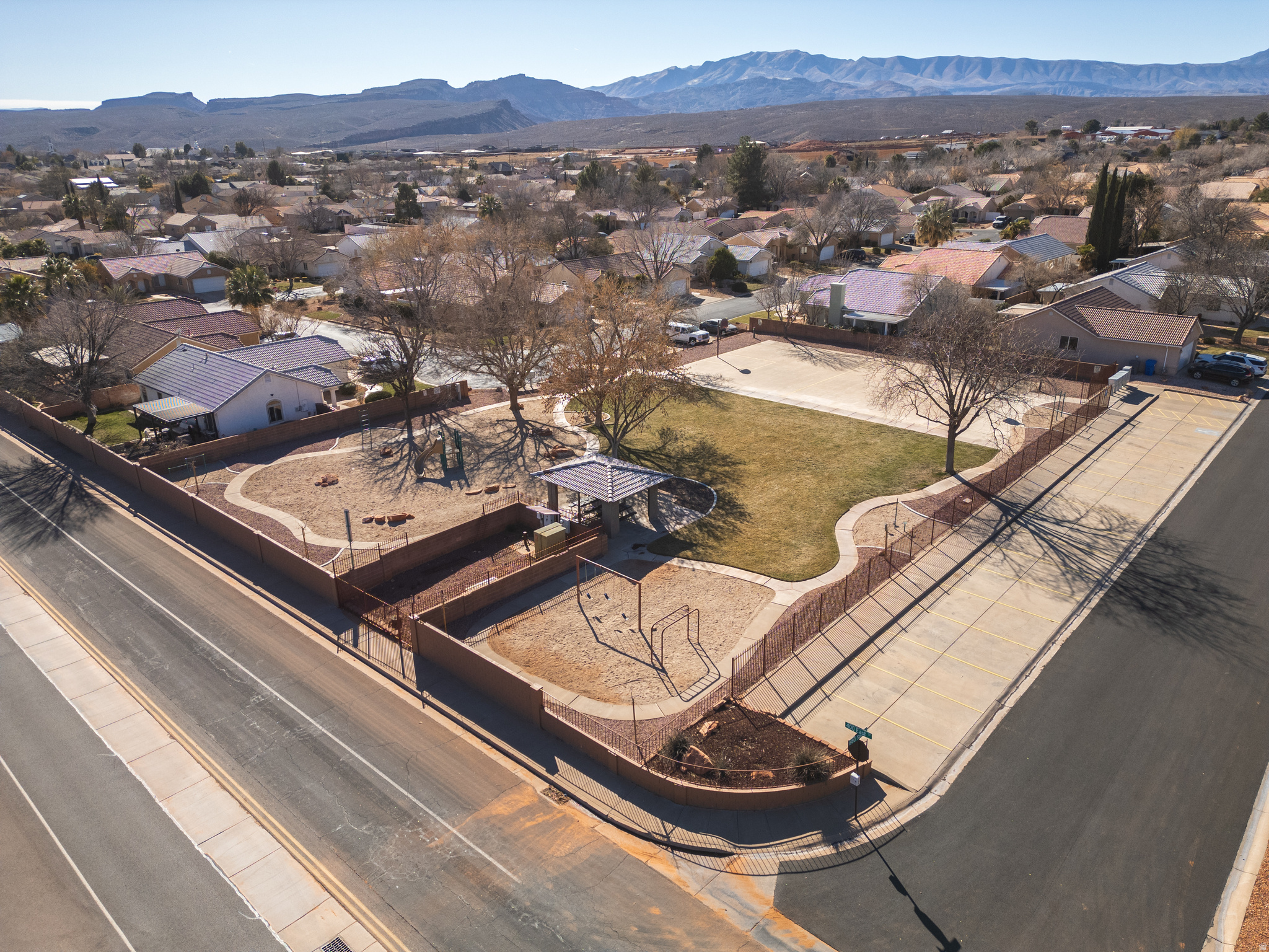 RED MOUNTAIN TH 4 - Residential