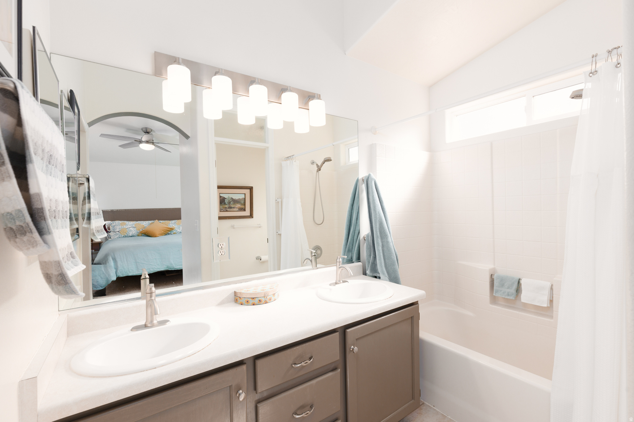 RED MOUNTAIN TH 4 - Residential