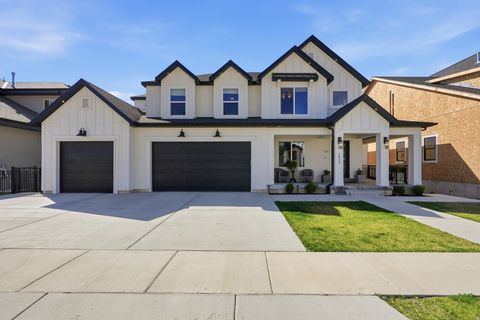 Photo of 1027 W SEASONS VIEW CT, Lehi, UT 84048 (MLS # 2146446)