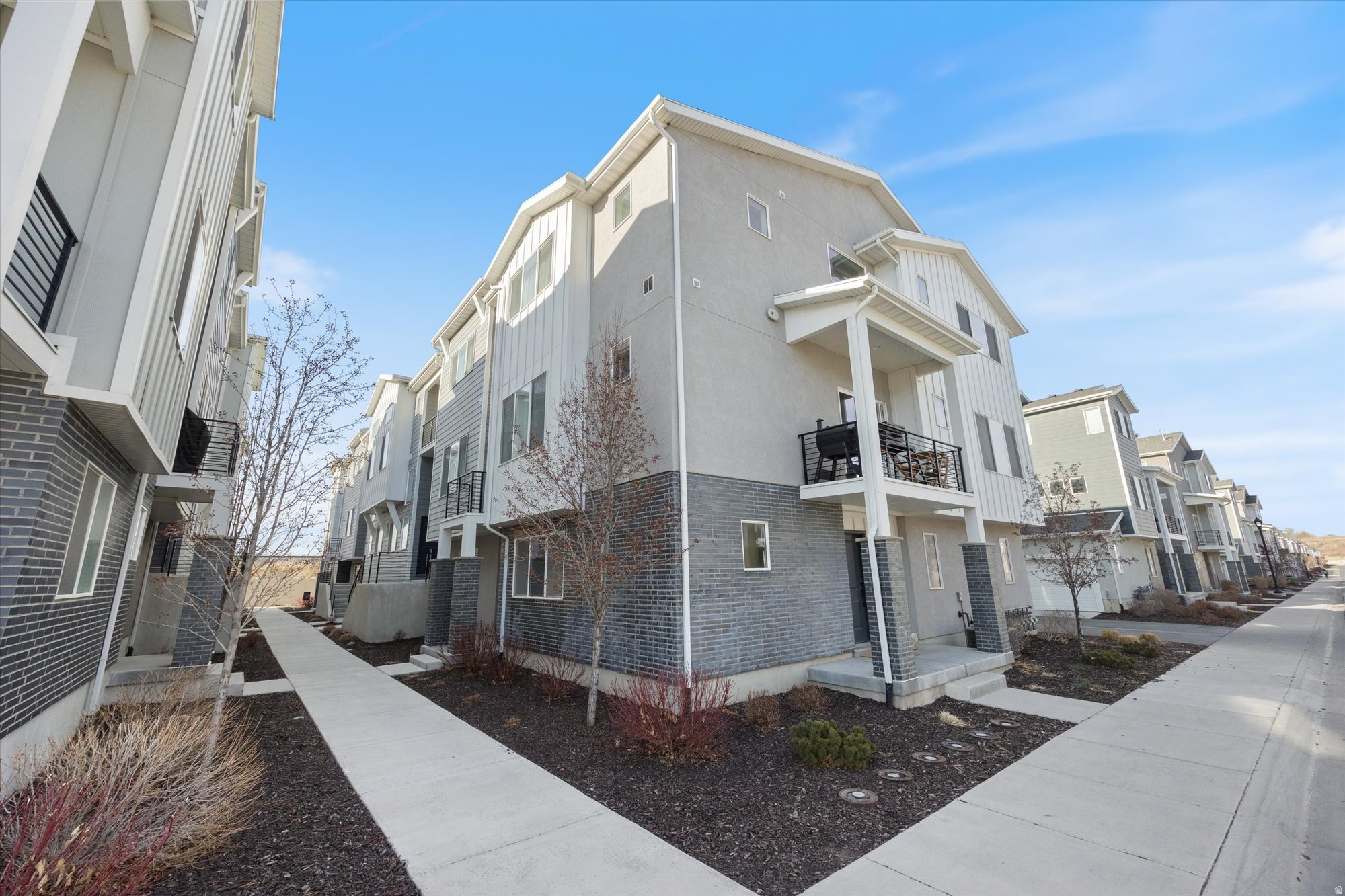 DAY RANCH TOWNS - Residential