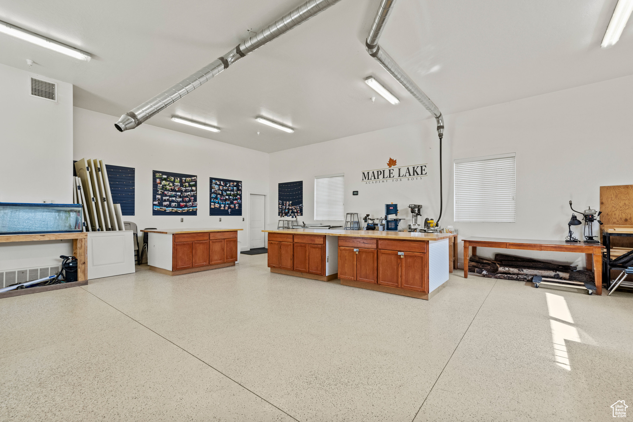 BARTOLD - Commercial Sale