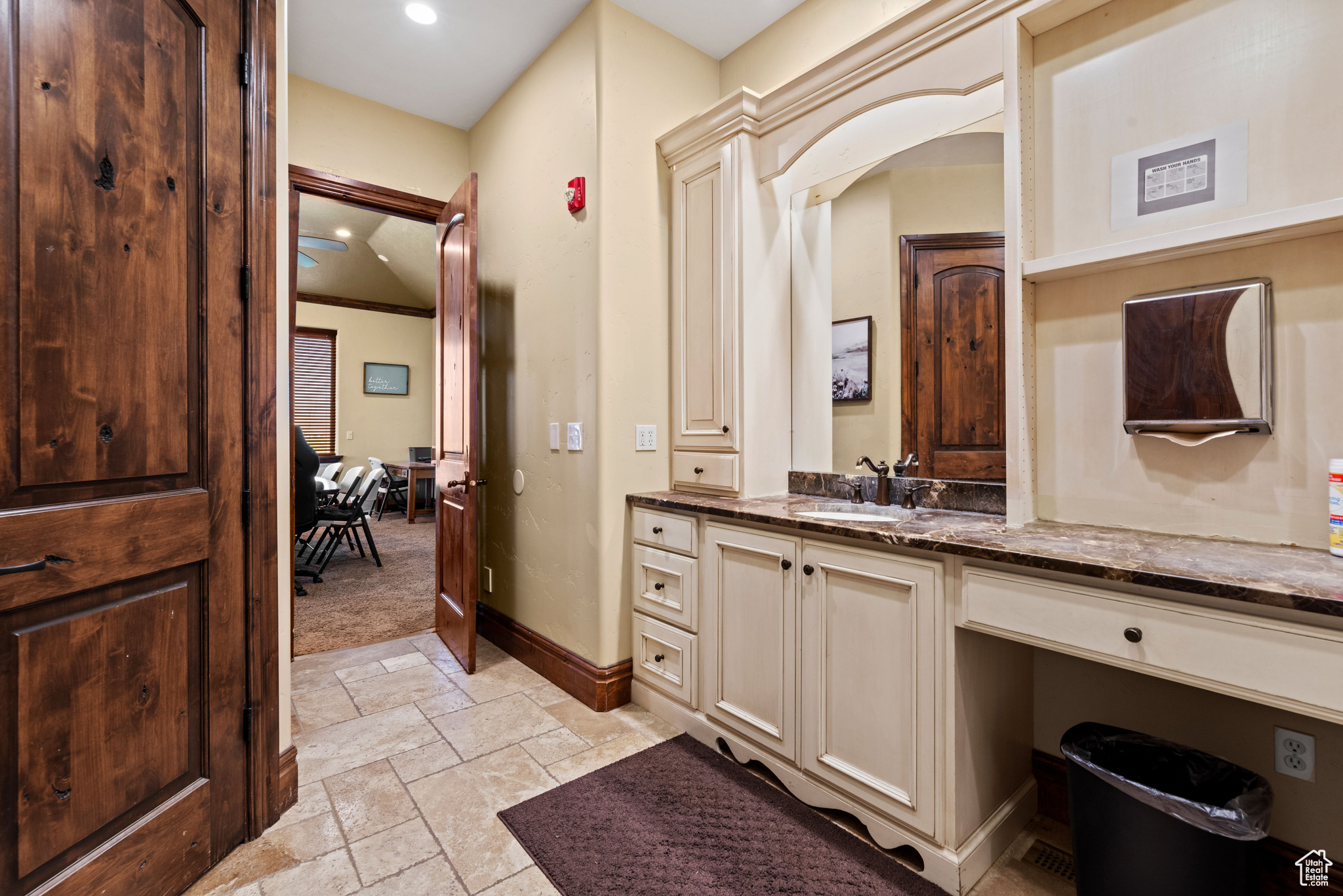 BARTOLD - Commercial Sale