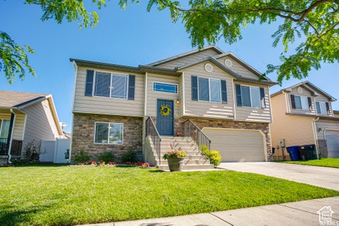 Photo of 1002 W YORK DR N, North Salt Lake, UT 84054 (MLS # 2191381)