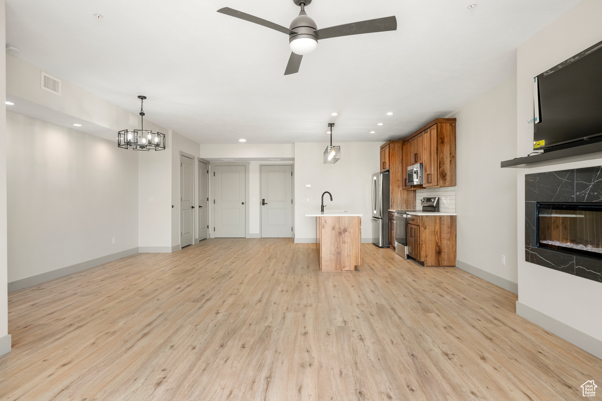 GARDEN CITY LAKE RESIDENCES - Residential