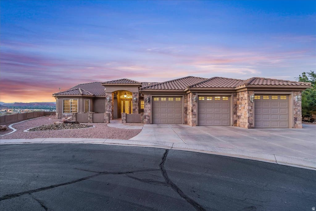 Photo of 2255 HILL RD #15, Bloomington, UT 84790 (MLS # 2165888)