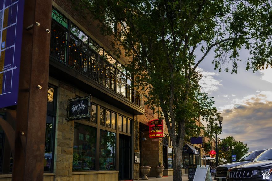 Right in the middle of historic 25th Street, this second-floor 1 bed 1 bath condo is all about the downtown lifestyle. With 765 sq. ft., 1 bed, and 1 bath, it's the perfect spot for morning coffee runs, nights out, and everything in between. Fun, walkable, and full of Ogden charm - this is city living done right.