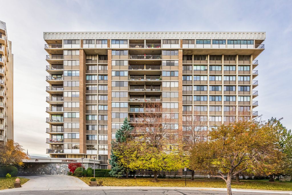 Photo of 241 N VINE ST #205W, Salt Lake City, UT 84103 (MLS # 2139816)