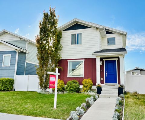 Photo of 15120 S BATTLE DR W, Bluffdale, UT 84065 (MLS # 2149334)