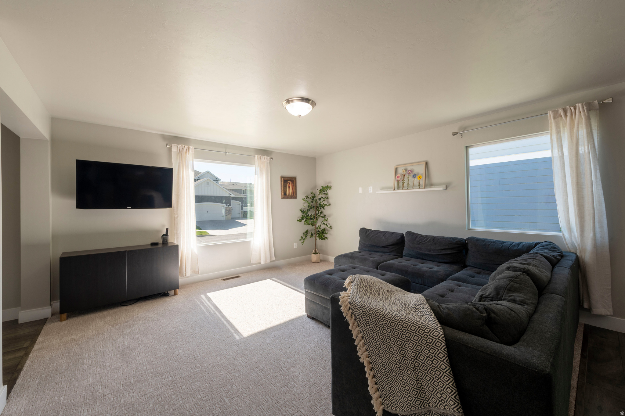 INDIPENDANCE AT THE POINT - Residential