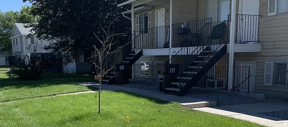 EAST REDWOOD - Residential Lease