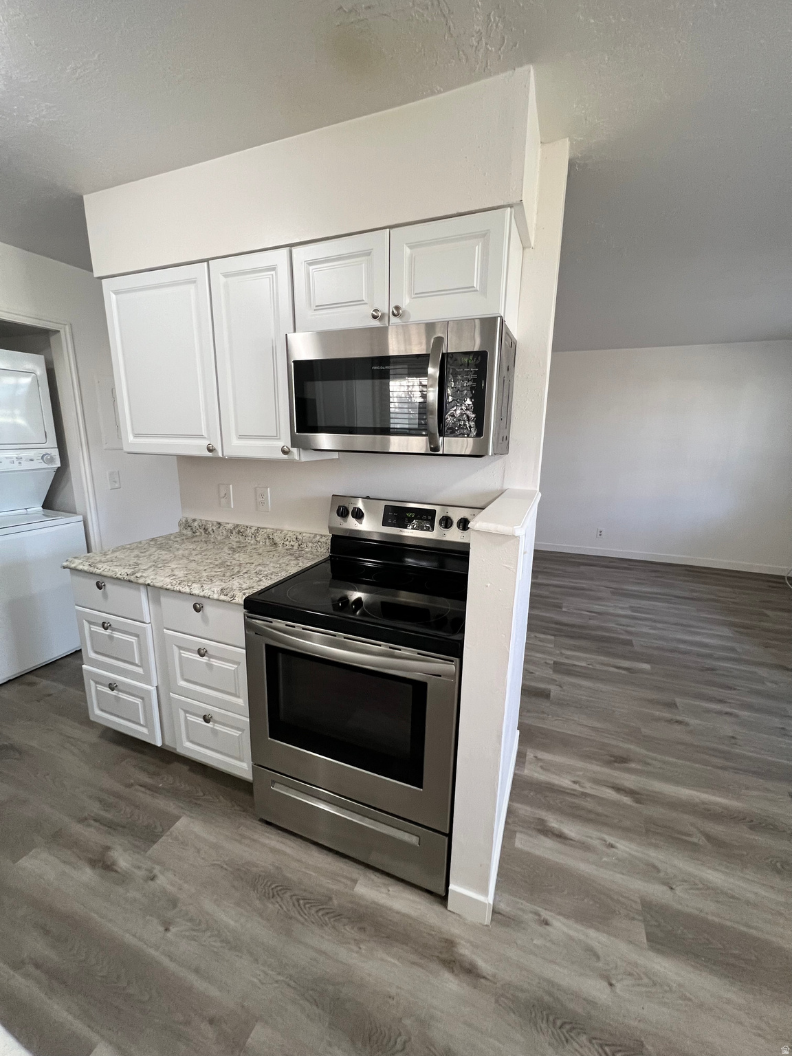 EAST REDWOOD - Residential Lease