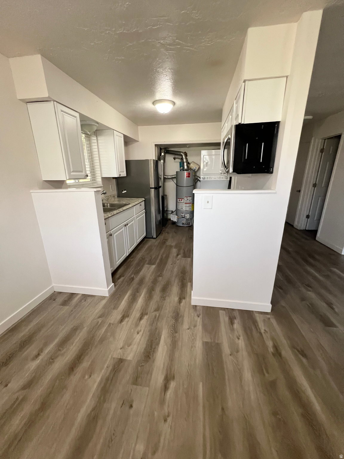 EAST REDWOOD - Residential Lease