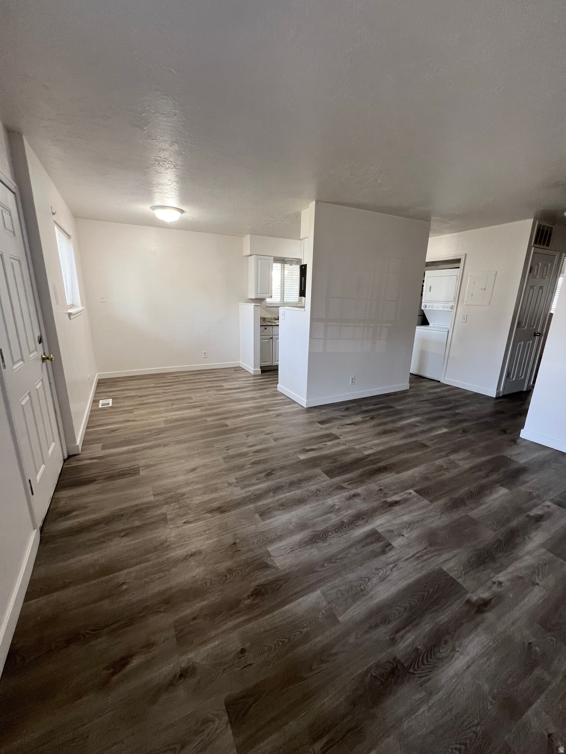 EAST REDWOOD - Residential Lease