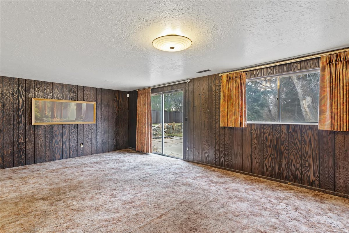 BUDDYS PLACE - Residential