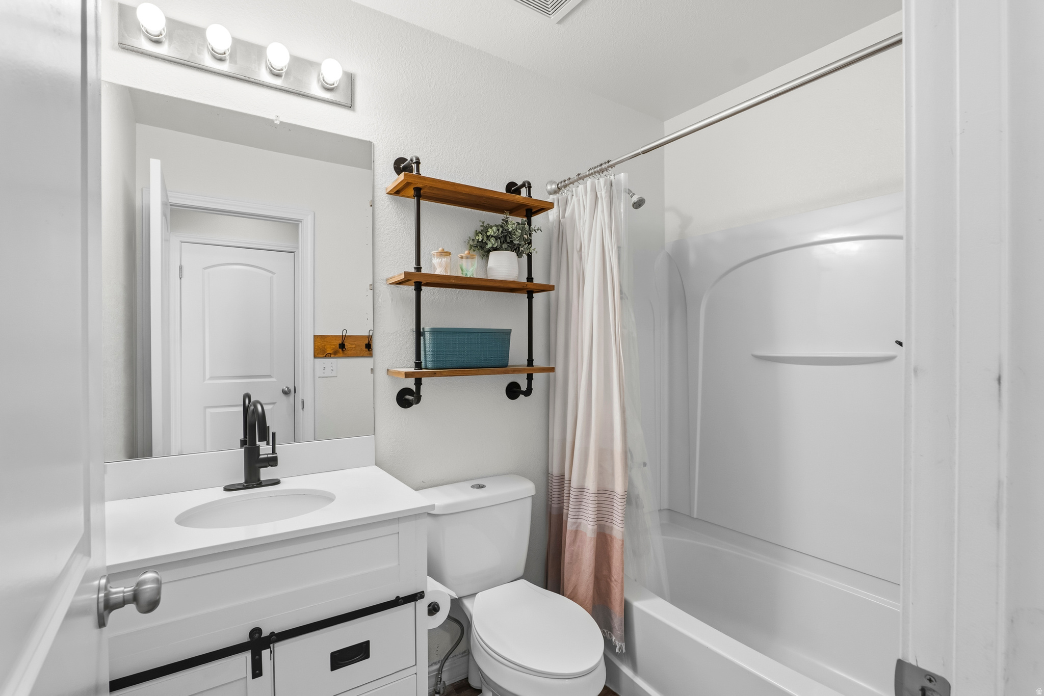 HAMILTON FARMS - Residential