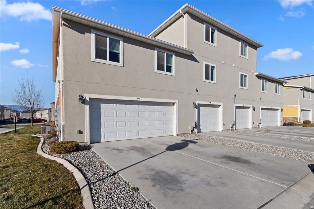 Photo of 635 N 160 E, Vineyard, UT 84059 (MLS # 2128328)