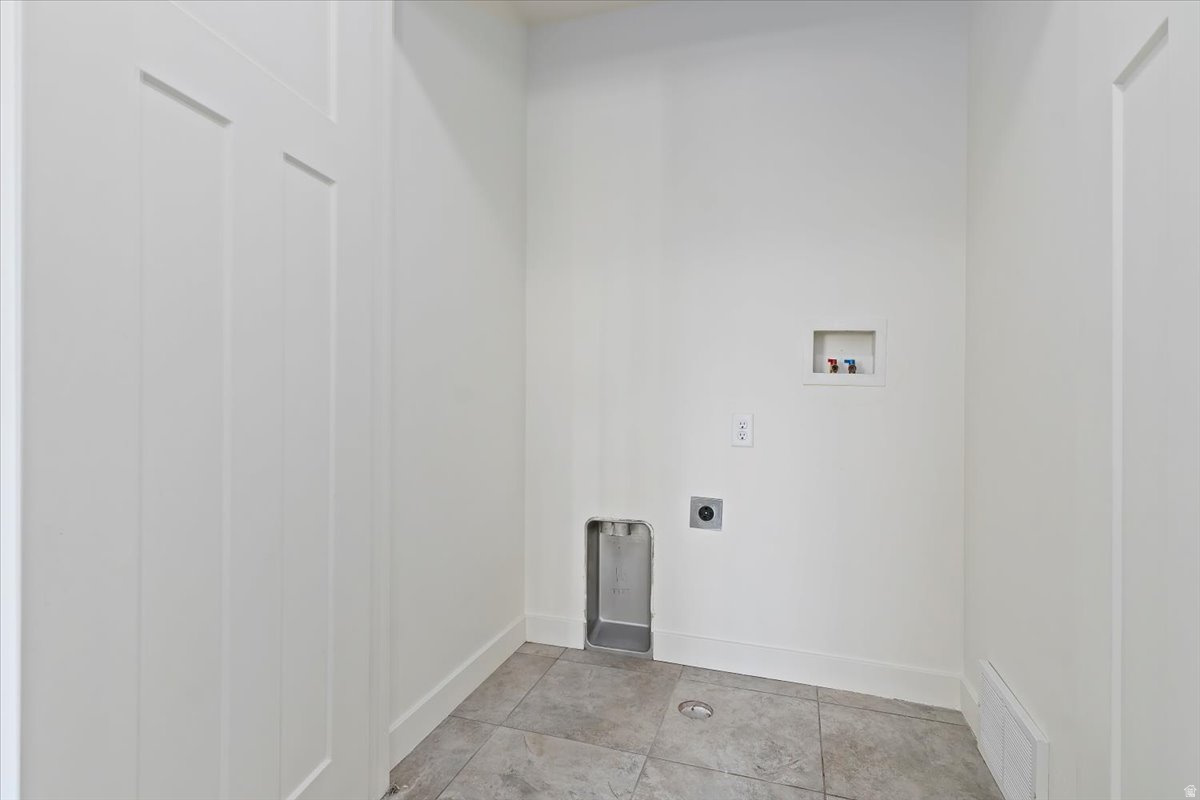 TUCKER ROW AT WATERS EDGE - Residential