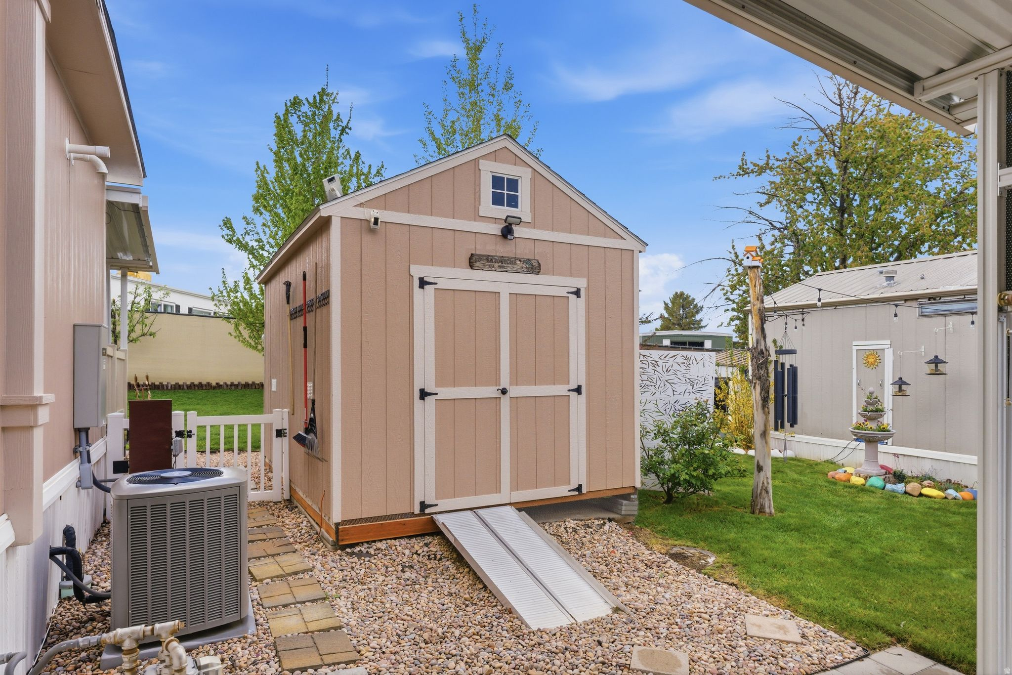 COUNTRY MEADOWS - Residential