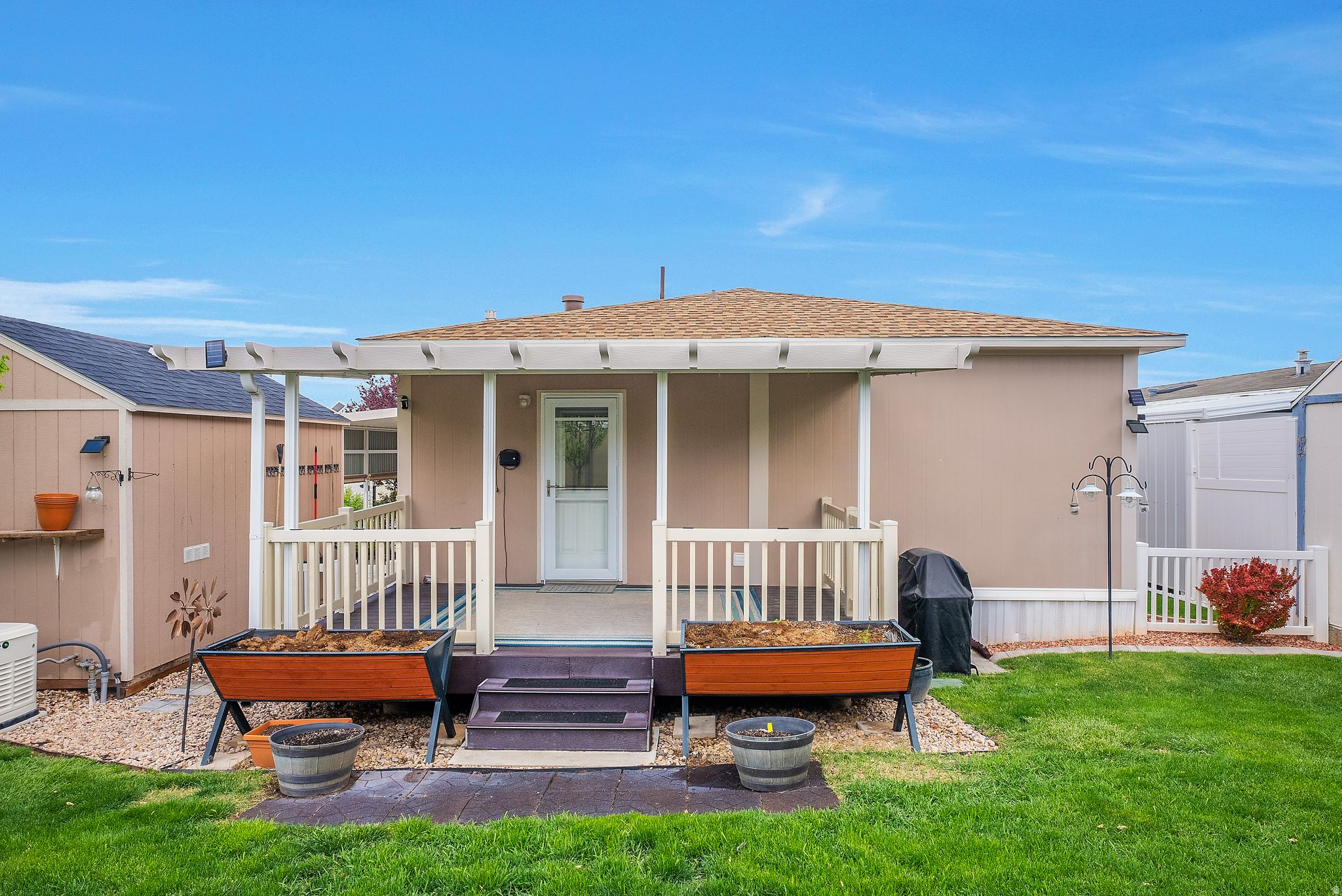 COUNTRY MEADOWS - Residential