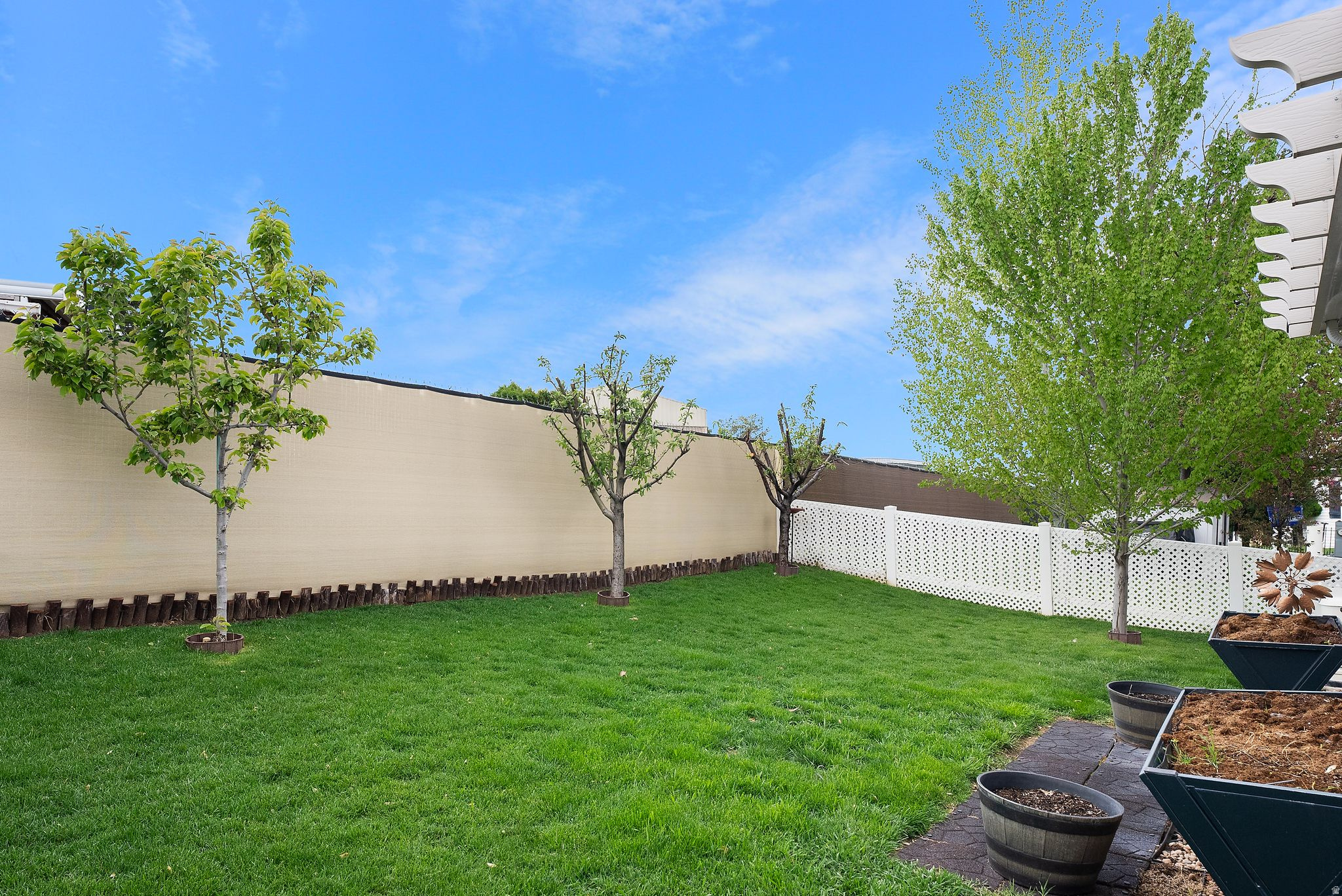 COUNTRY MEADOWS - Residential