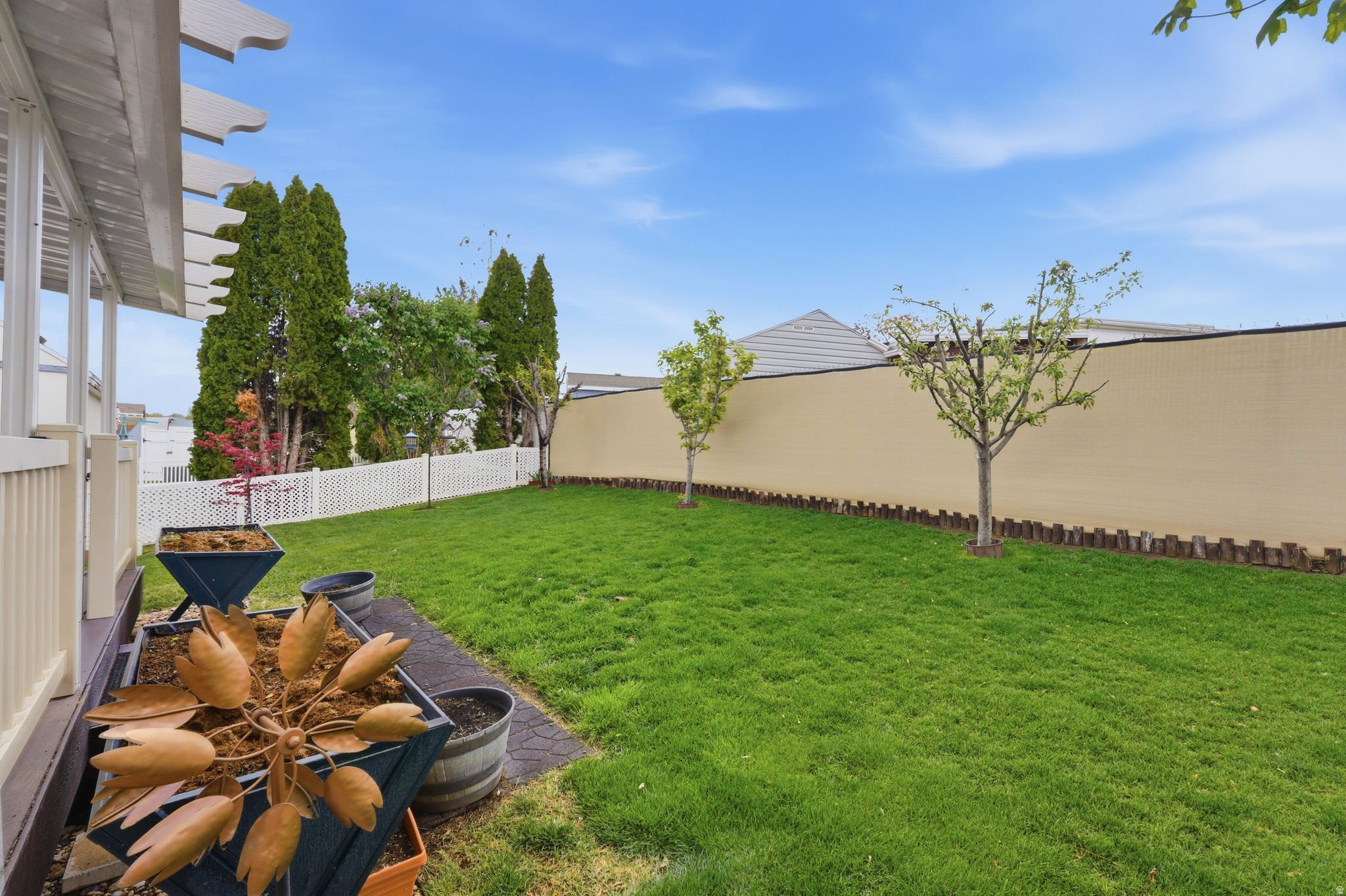 COUNTRY MEADOWS - Residential