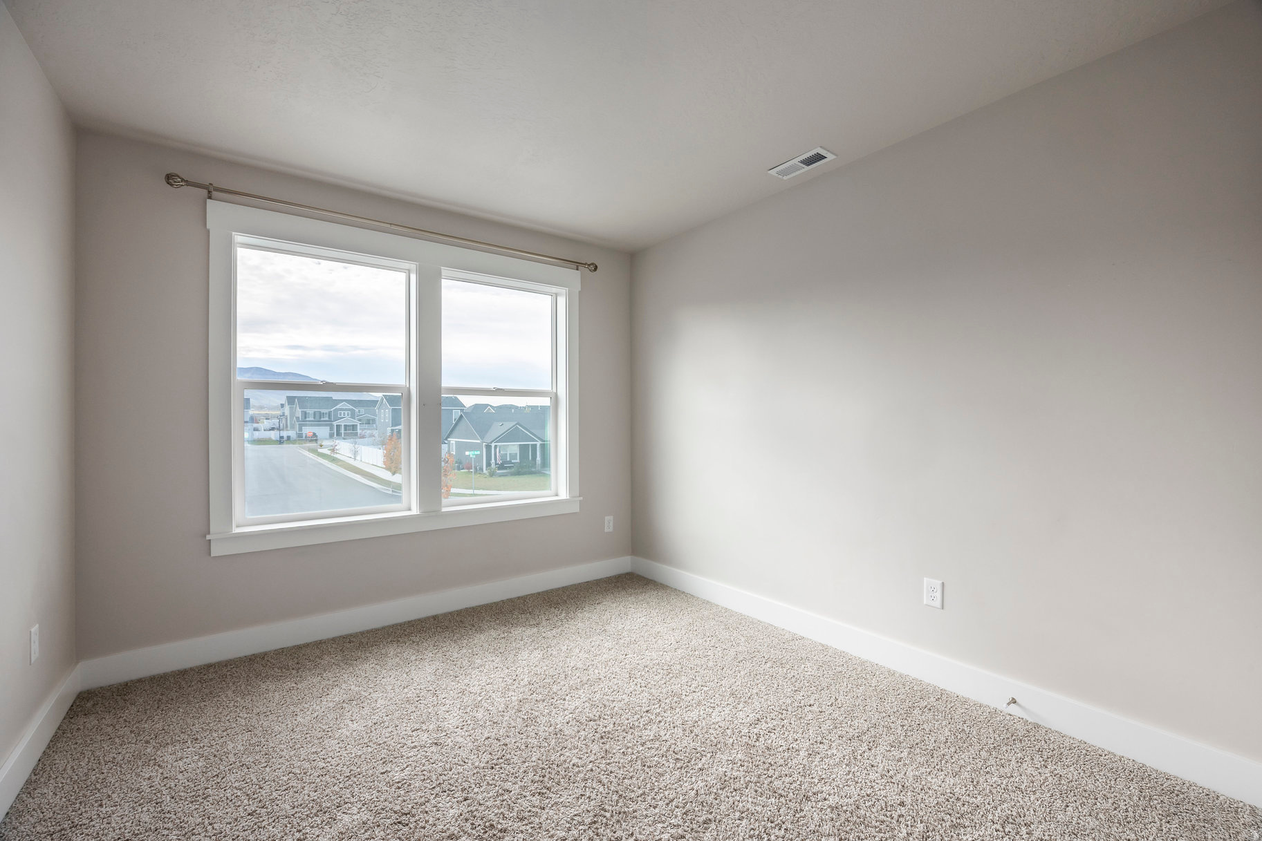 LEXINGTON GREENS - Residential